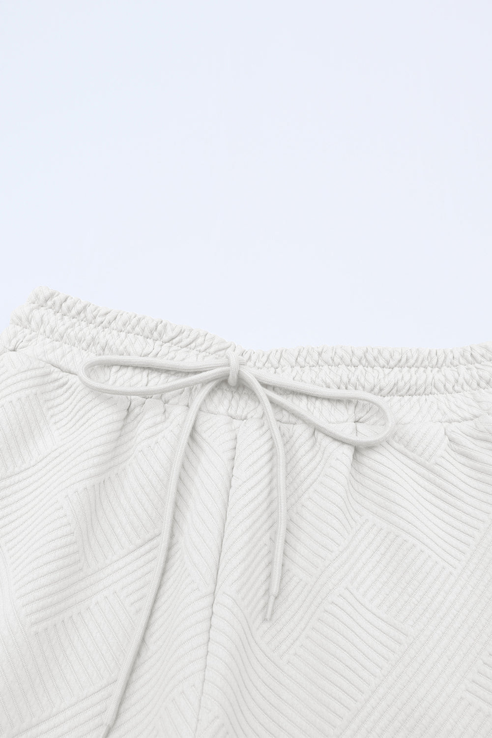 Schwarzes, strukturiertes, locker sitzendes T-Shirt und Hose mit Kordelzug