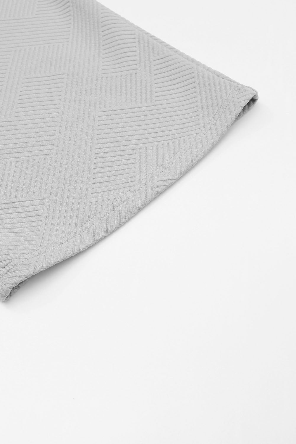 Schwarzes, strukturiertes, locker sitzendes T-Shirt und Hose mit Kordelzug