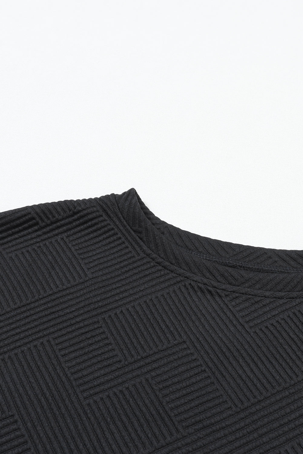 Graues Set mit langärmligem Oberteil und Shorts mit Kordelzug und Strukturmuster