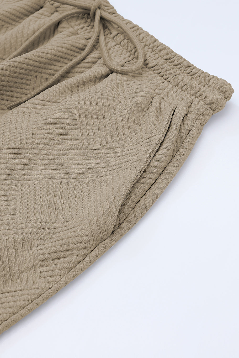 Schwarzes, strukturiertes, locker sitzendes T-Shirt und Hose mit Kordelzug