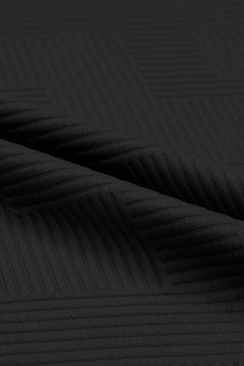 Schwarzes, strukturiertes, locker sitzendes T-Shirt und Hose mit Kordelzug