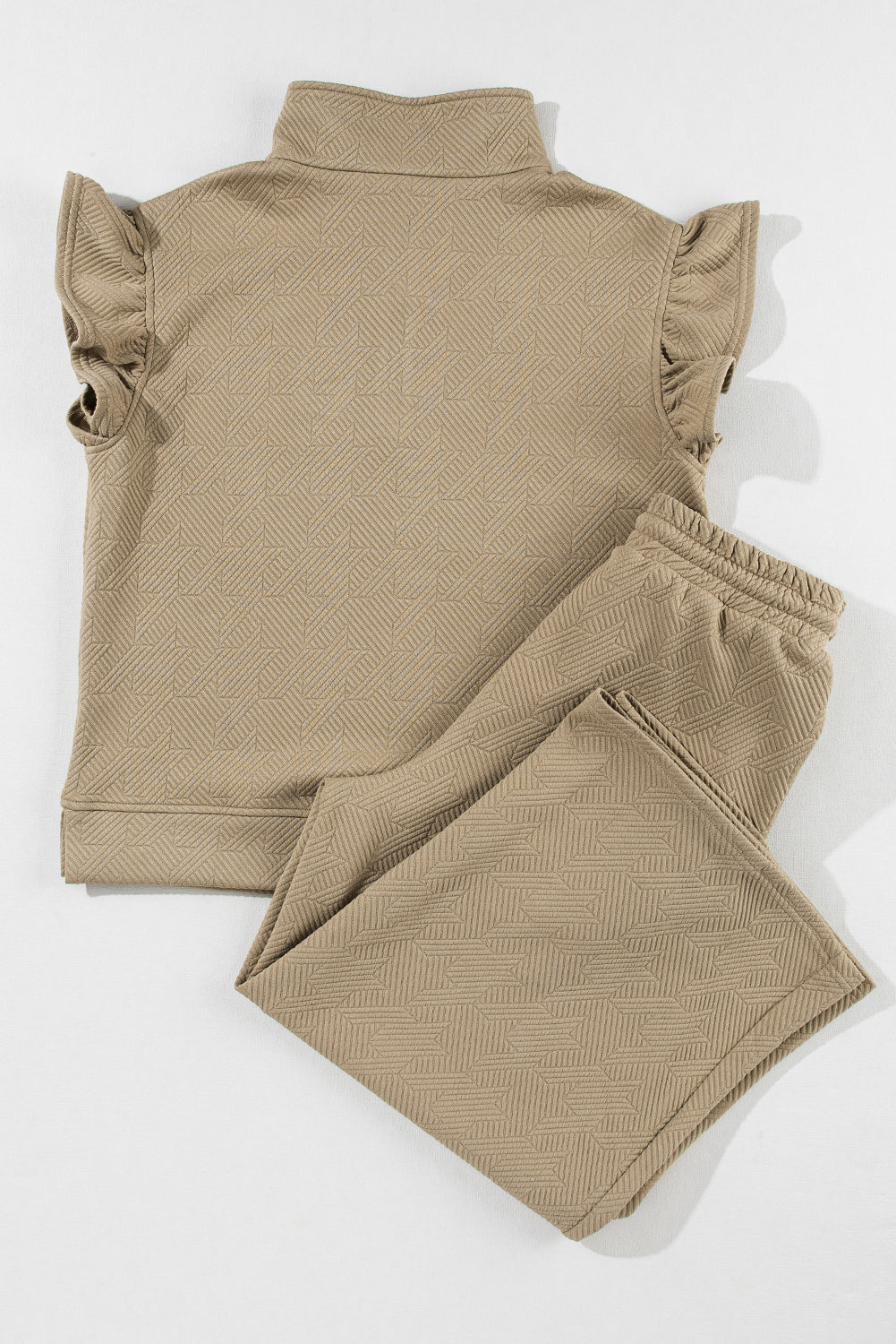 Schwarzes Set mit strukturiertem Rüschenoberteil mit Flügelärmeln und Hose mit weitem Bein