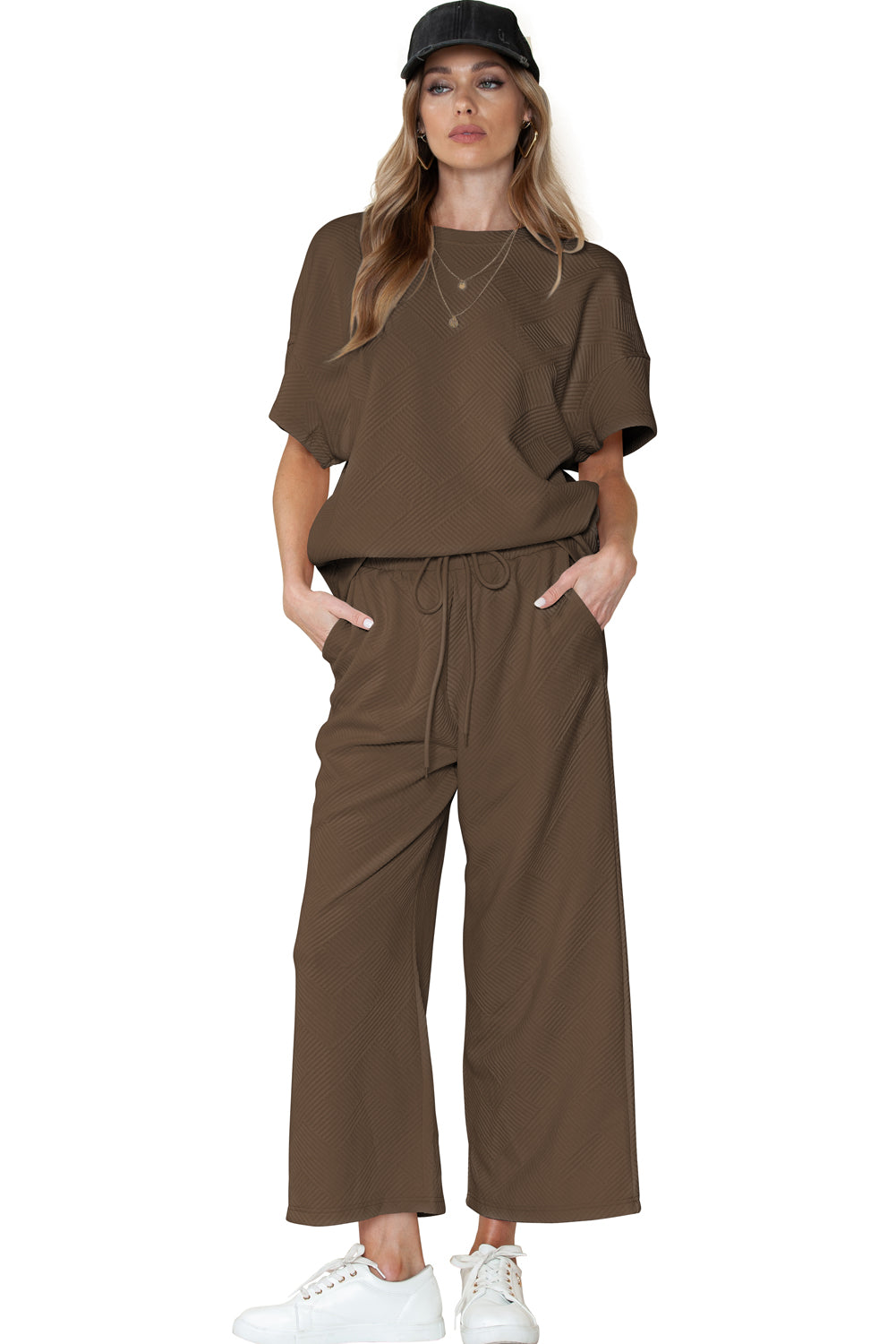 Schwarzes, strukturiertes, locker sitzendes T-Shirt und Hose mit Kordelzug