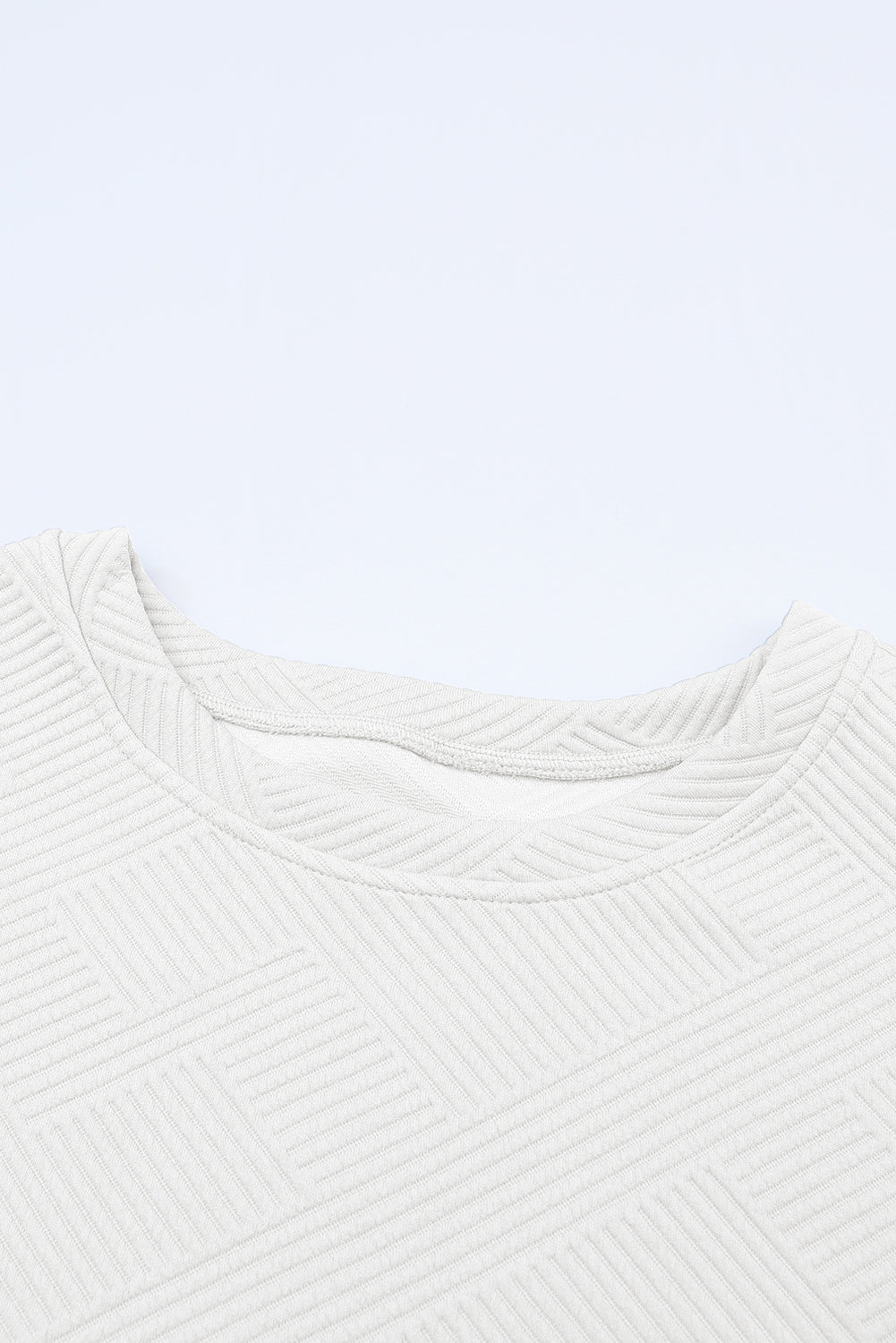 Schwarzes, strukturiertes, locker sitzendes T-Shirt und Hose mit Kordelzug