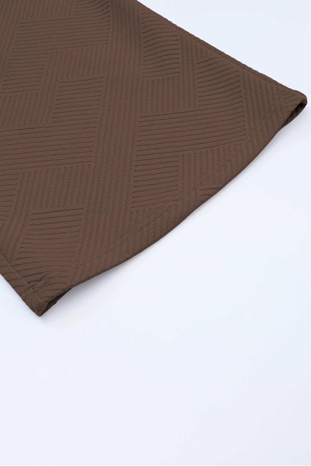 Schwarzes, strukturiertes, locker sitzendes T-Shirt und Hose mit Kordelzug