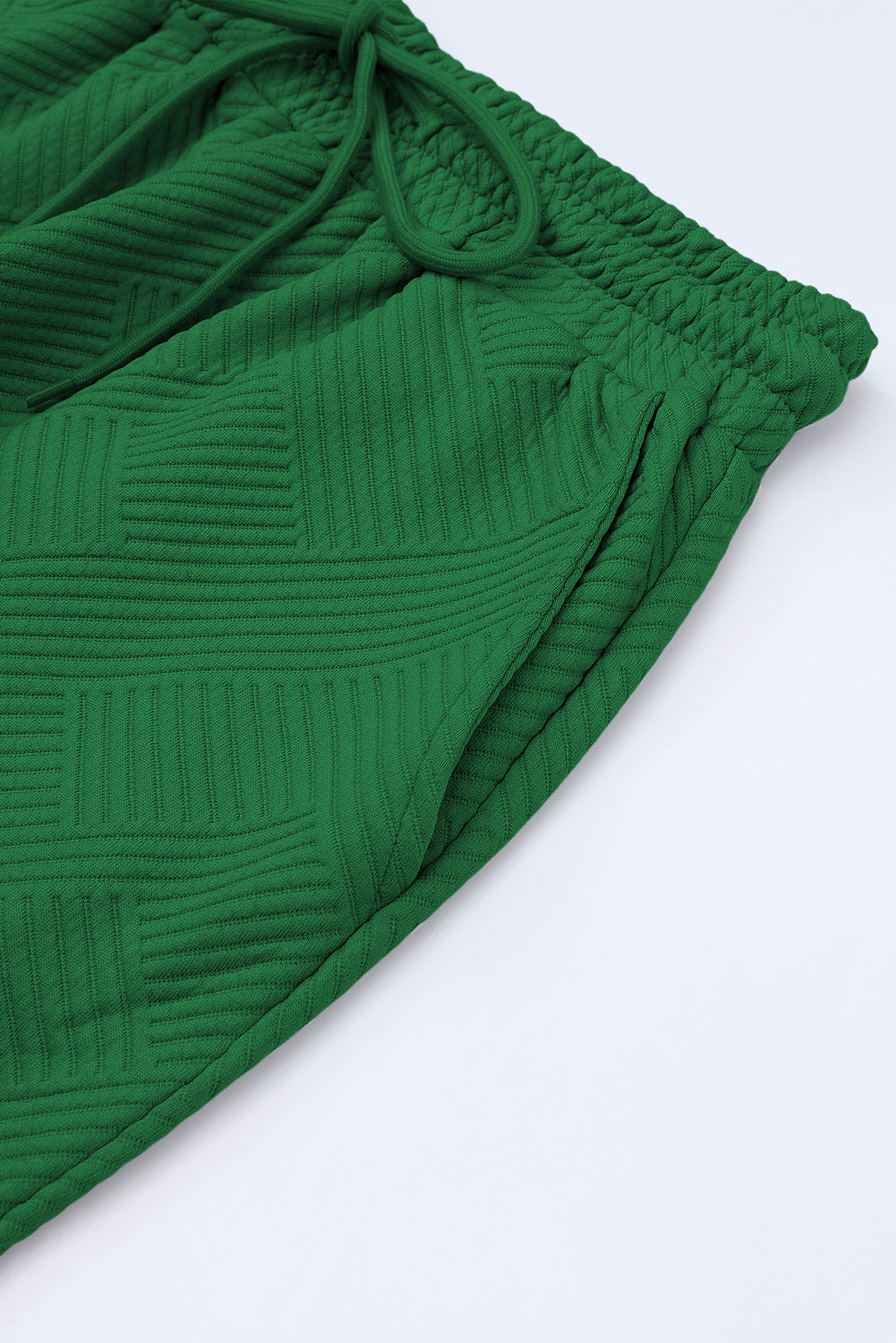 Schwarzes, strukturiertes, locker sitzendes T-Shirt und Hose mit Kordelzug