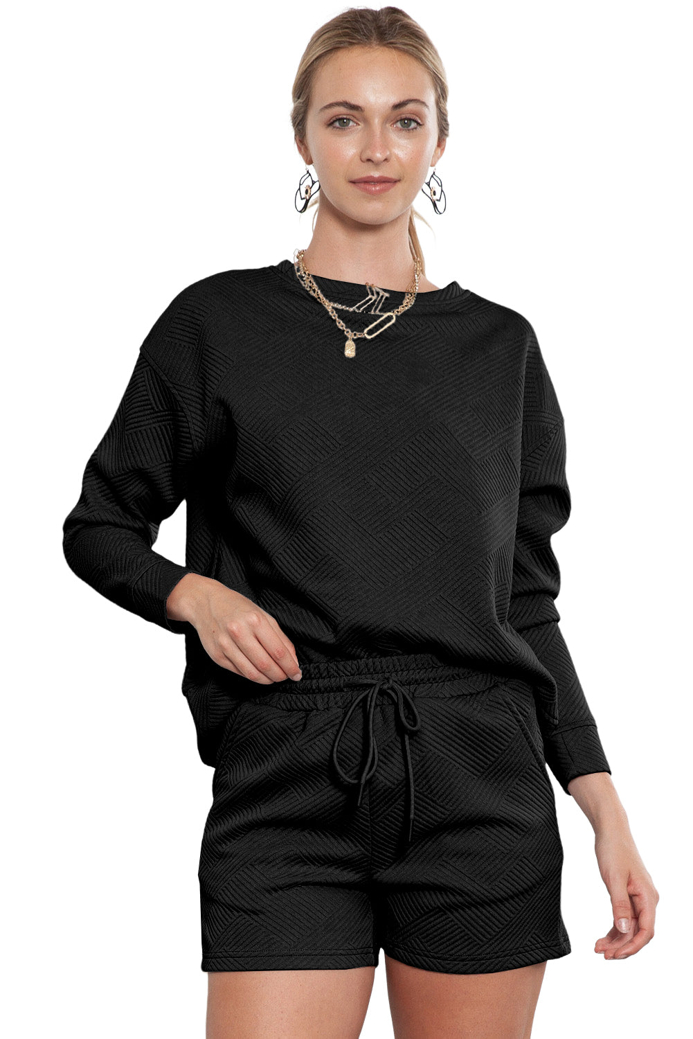 Graues Set mit langärmligem Oberteil und Shorts mit Kordelzug und Strukturmuster
