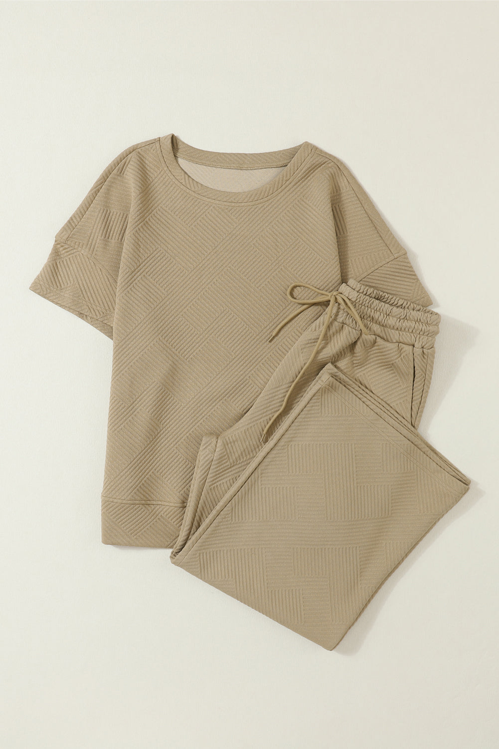 Schwarzes, strukturiertes, locker sitzendes T-Shirt und Hose mit Kordelzug