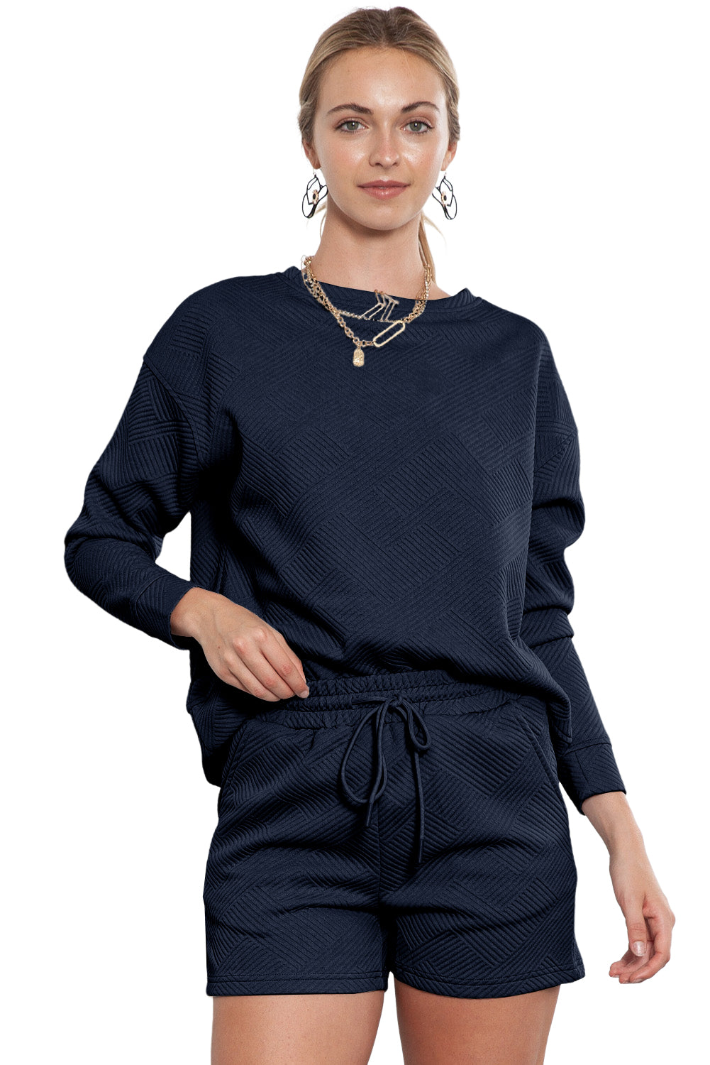 Graues Set mit langärmligem Oberteil und Shorts mit Kordelzug und Strukturmuster