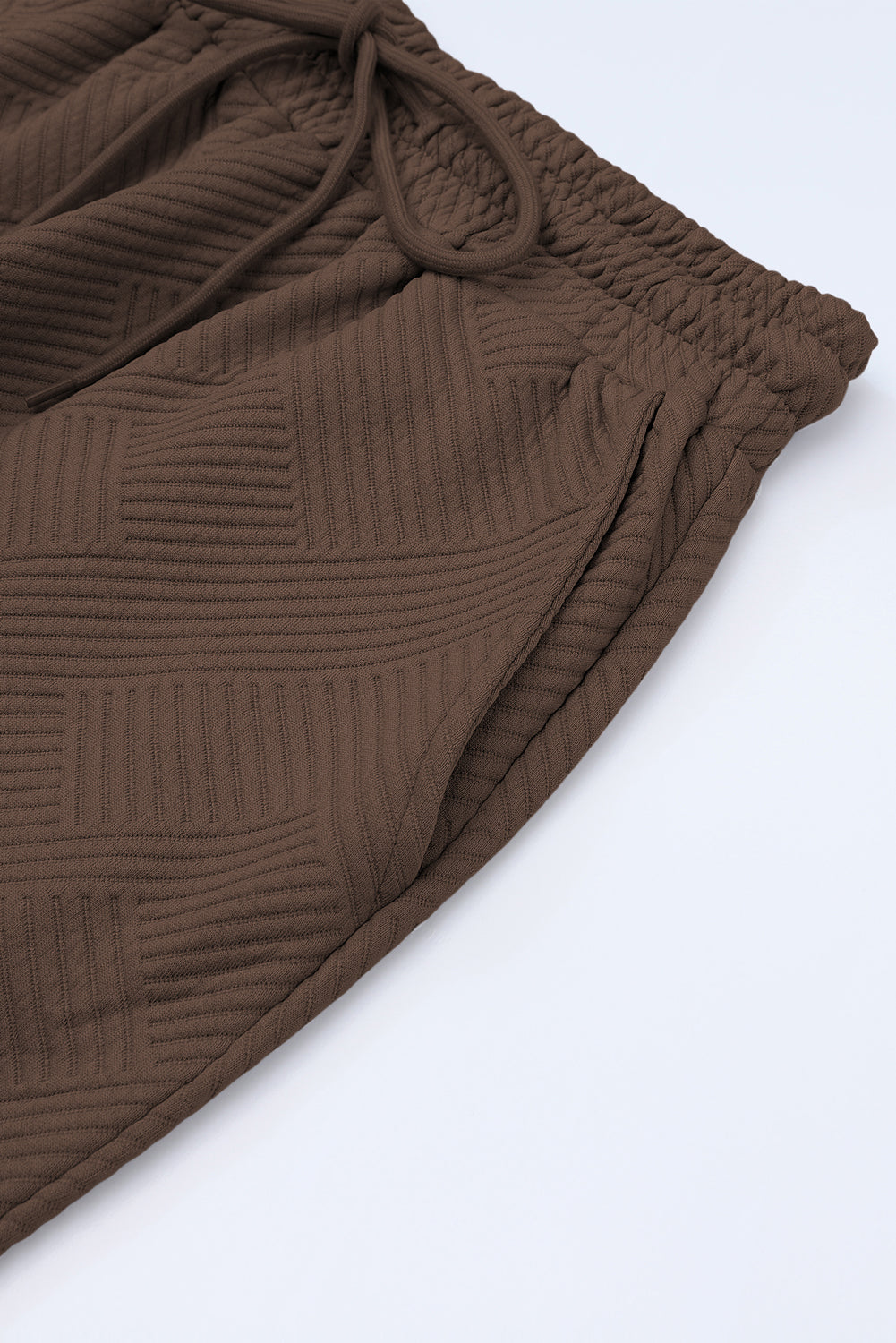 Schwarzes, strukturiertes, locker sitzendes T-Shirt und Hose mit Kordelzug