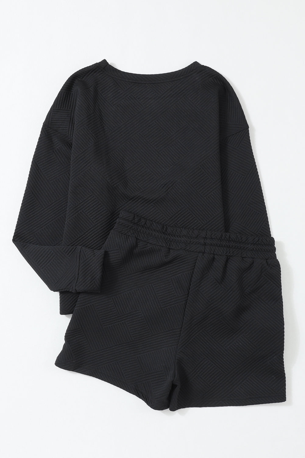Graues Set mit langärmligem Oberteil und Shorts mit Kordelzug und Strukturmuster
