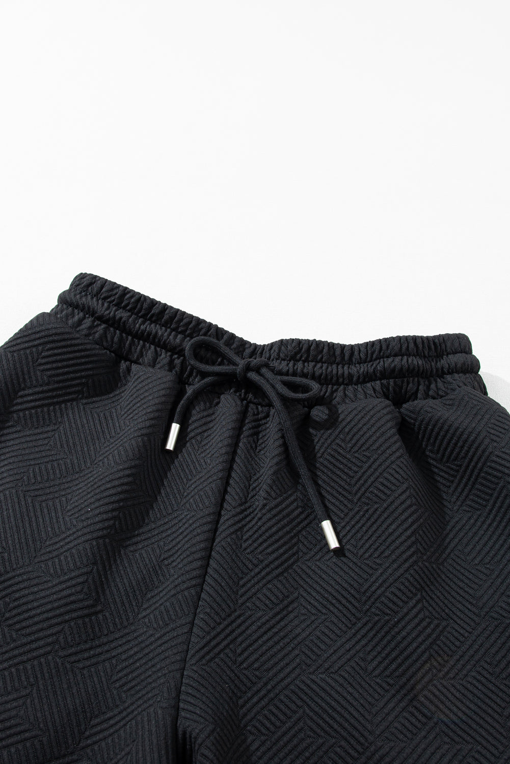 Schwarzes Set mit strukturiertem Rüschenoberteil mit Flügelärmeln und Hose mit weitem Bein