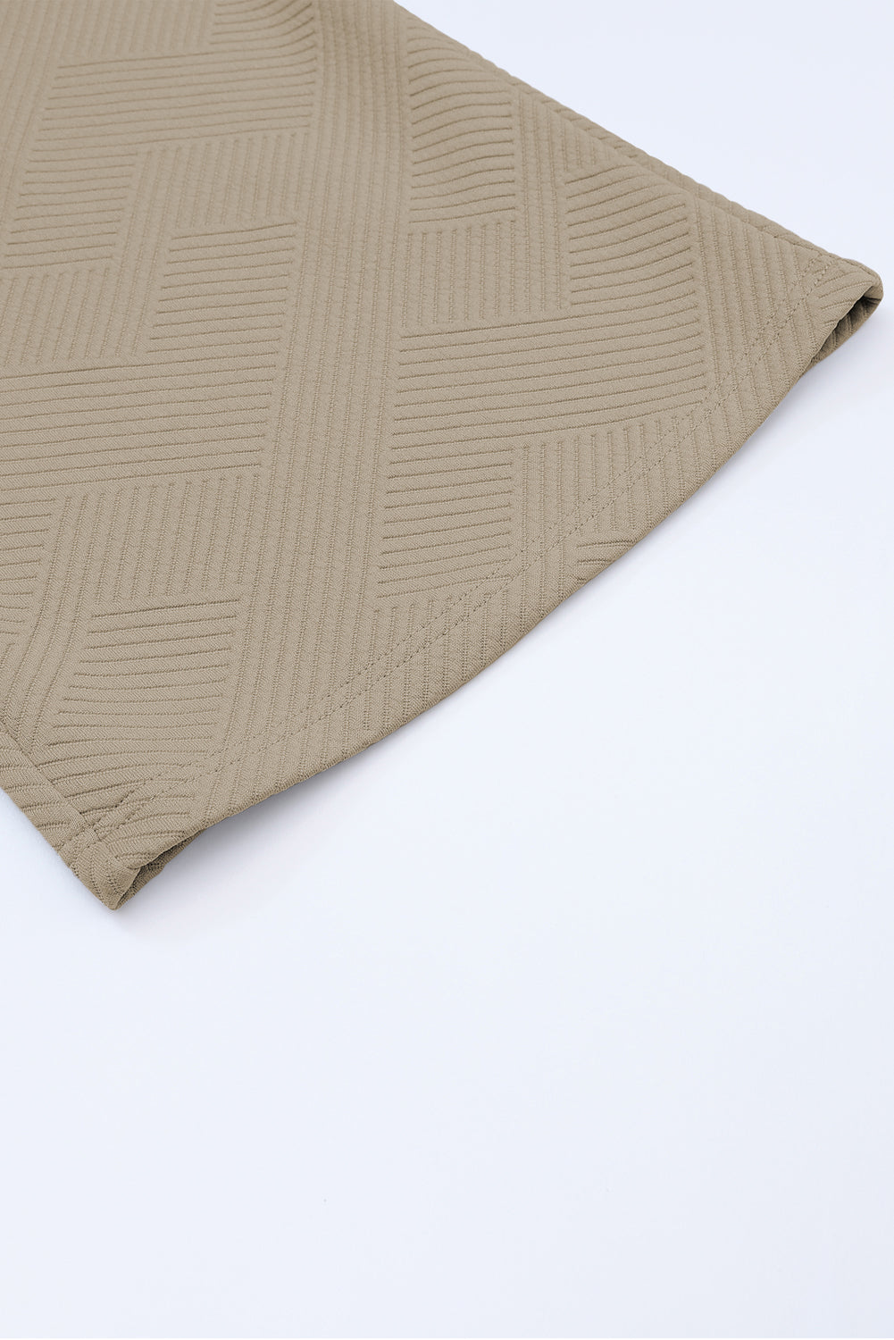 Schwarzes, strukturiertes, locker sitzendes T-Shirt und Hose mit Kordelzug