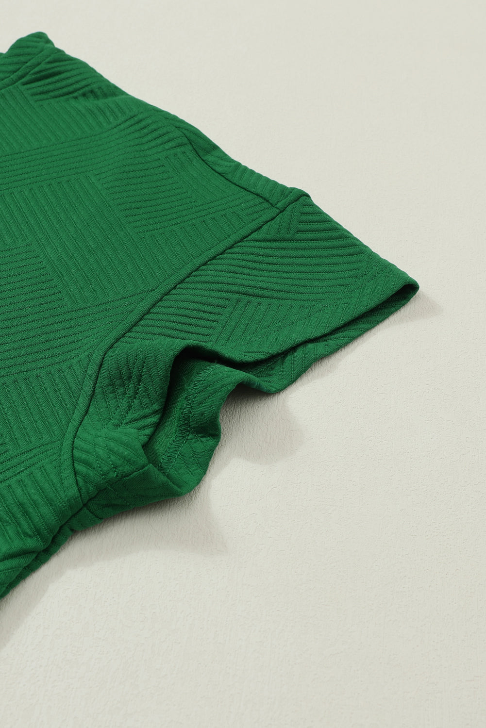Schwarzes, strukturiertes, locker sitzendes T-Shirt und Hose mit Kordelzug