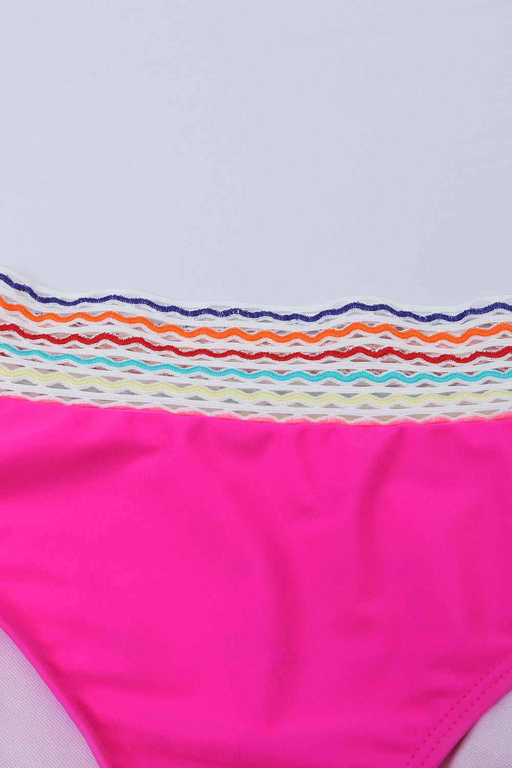 Bikini-Set mit Spaghettiträgern und hoher Taille und Patchwork-Muster in Rosa
