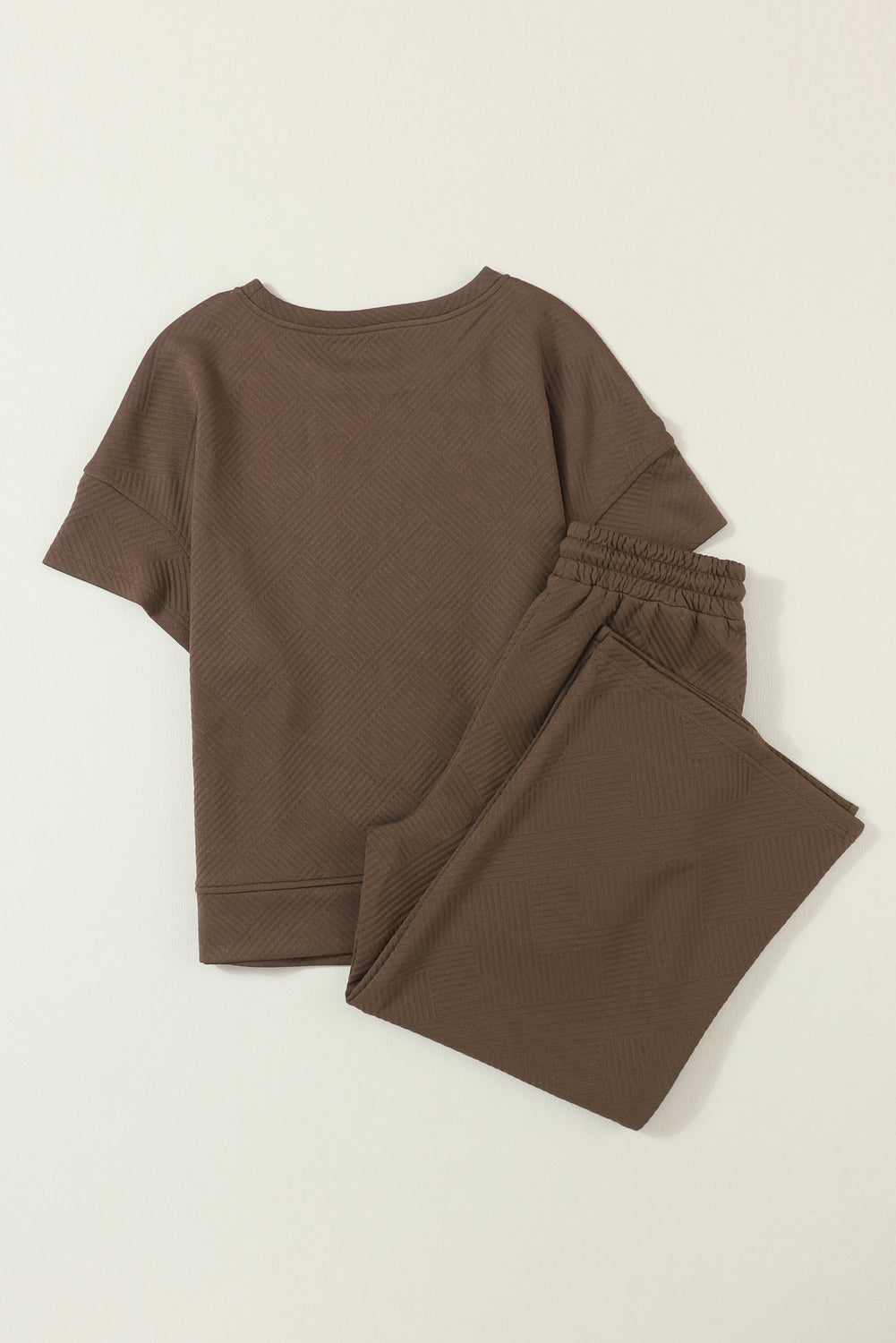 Schwarzes, strukturiertes, locker sitzendes T-Shirt und Hose mit Kordelzug