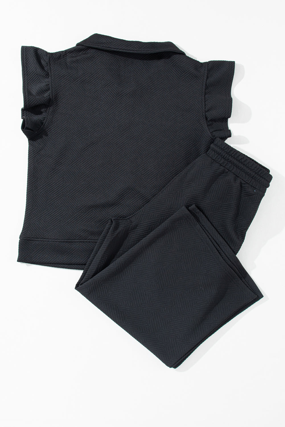 Schwarzes Set mit strukturiertem Rüschenoberteil mit Flügelärmeln und Hose mit weitem Bein