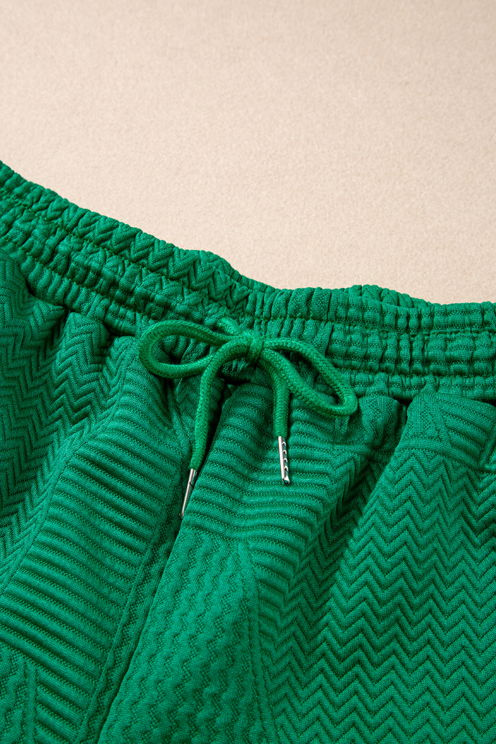 Skobeloff – Set mit strukturiertem Rüschenoberteil mit Schlitz und Shorts mit Kordelzug
