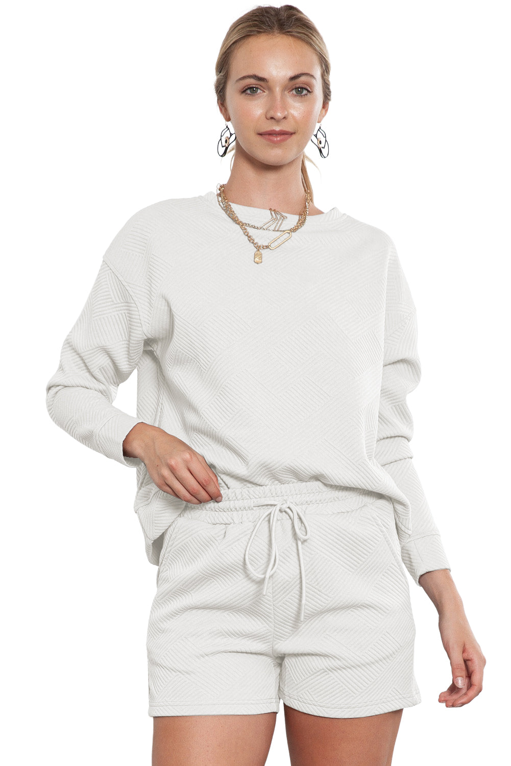 Graues Set mit langärmligem Oberteil und Shorts mit Kordelzug und Strukturmuster