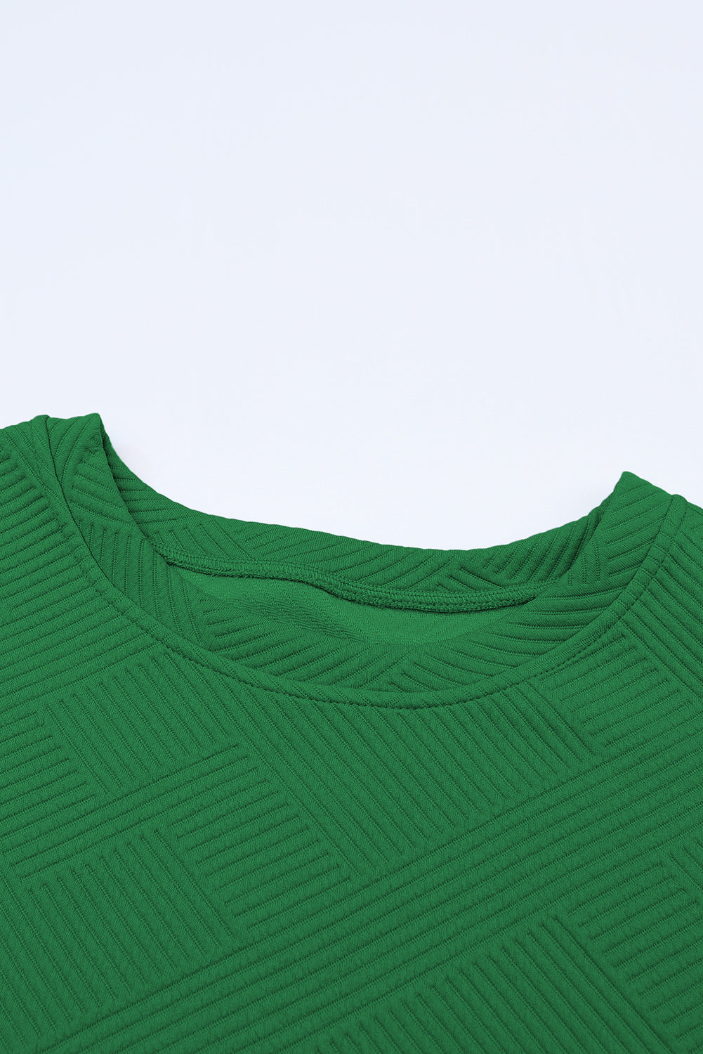 Schwarzes, strukturiertes, locker sitzendes T-Shirt und Hose mit Kordelzug