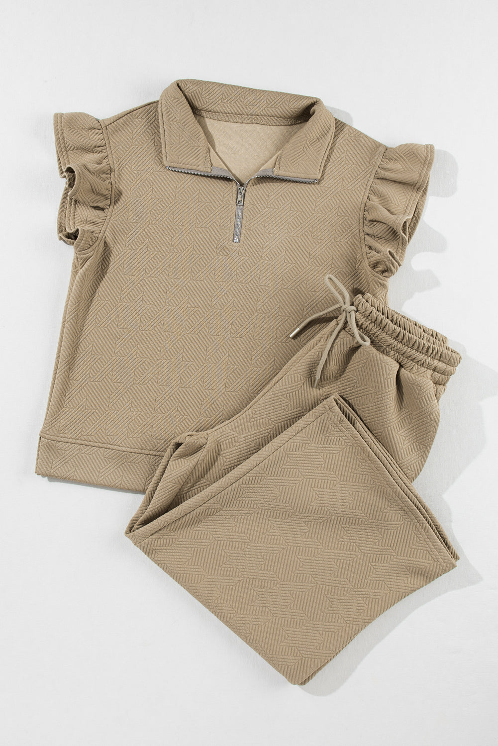 Schwarzes Set mit strukturiertem Rüschenoberteil mit Flügelärmeln und Hose mit weitem Bein