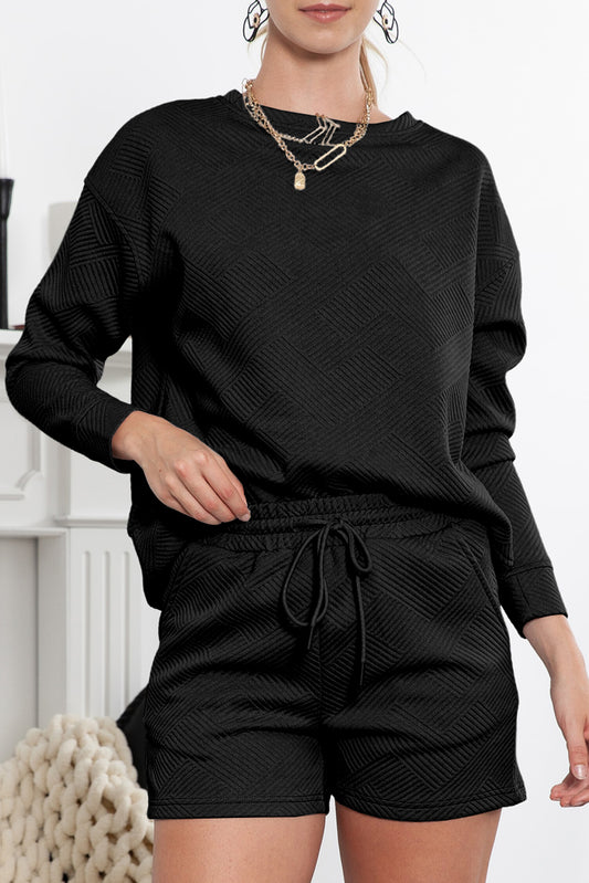 Graues Set mit langärmligem Oberteil und Shorts mit Kordelzug und Strukturmuster
