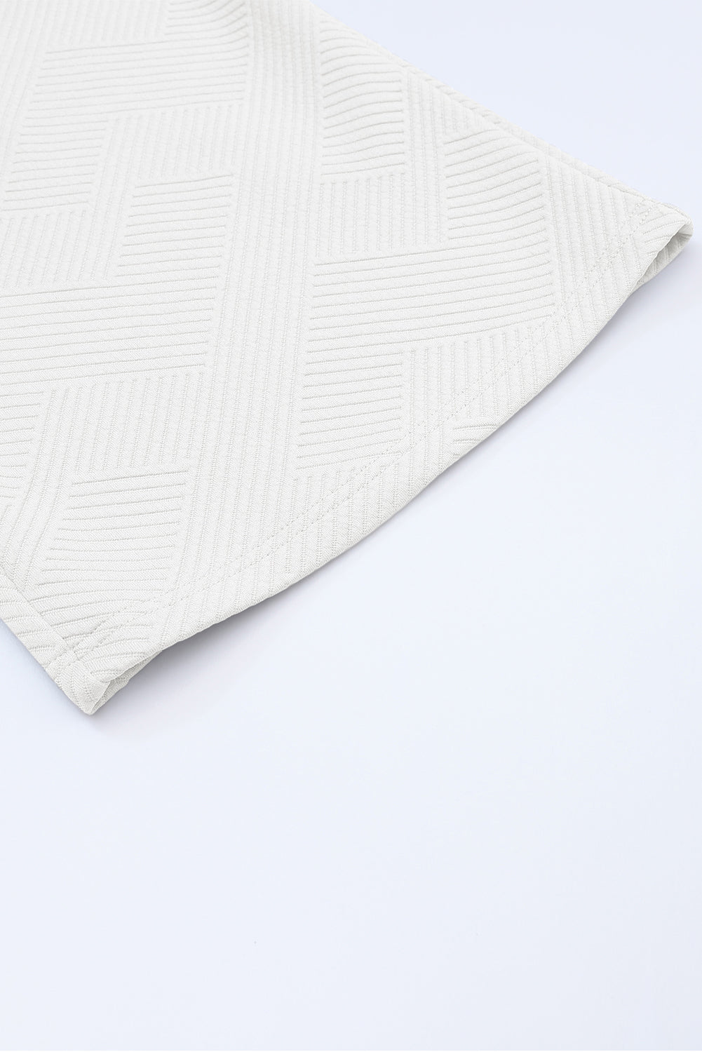 Schwarzes, strukturiertes, locker sitzendes T-Shirt und Hose mit Kordelzug
