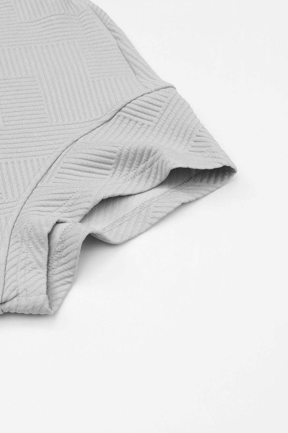 Schwarzes, strukturiertes, locker sitzendes T-Shirt und Hose mit Kordelzug