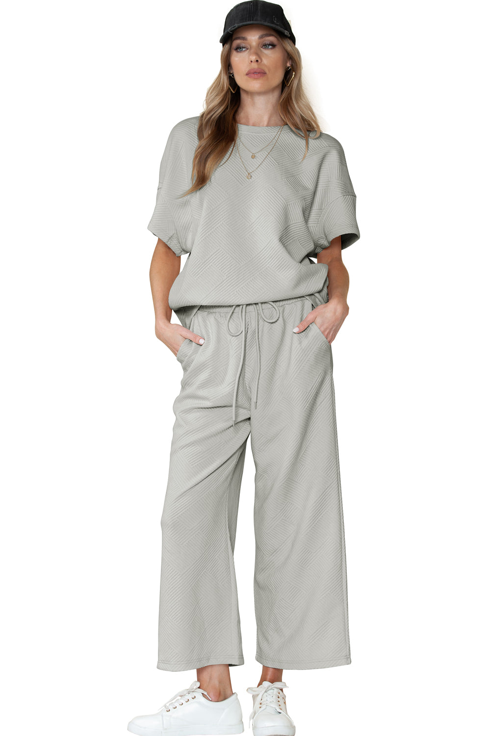 Schwarzes, strukturiertes, locker sitzendes T-Shirt und Hose mit Kordelzug