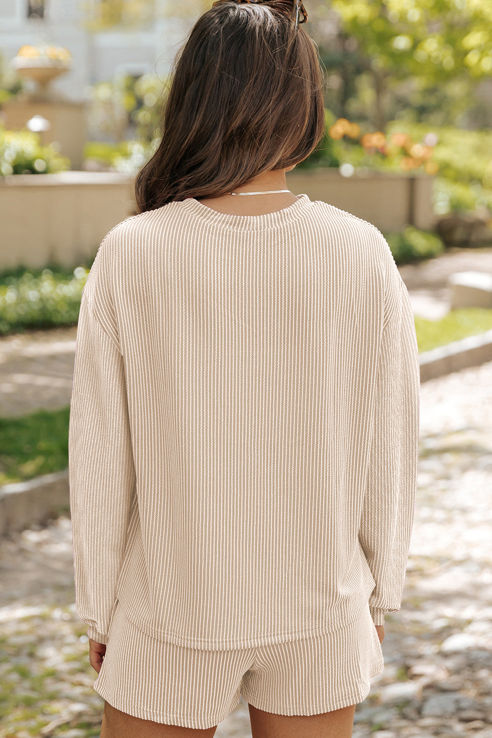 Set aus langärmligem Oberteil und Shorts mit hoher Taille in Parchment-Optik