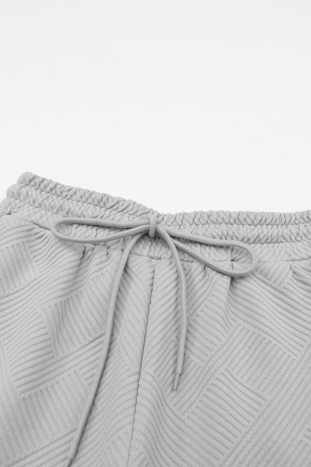 Schwarzes, strukturiertes, locker sitzendes T-Shirt und Hose mit Kordelzug