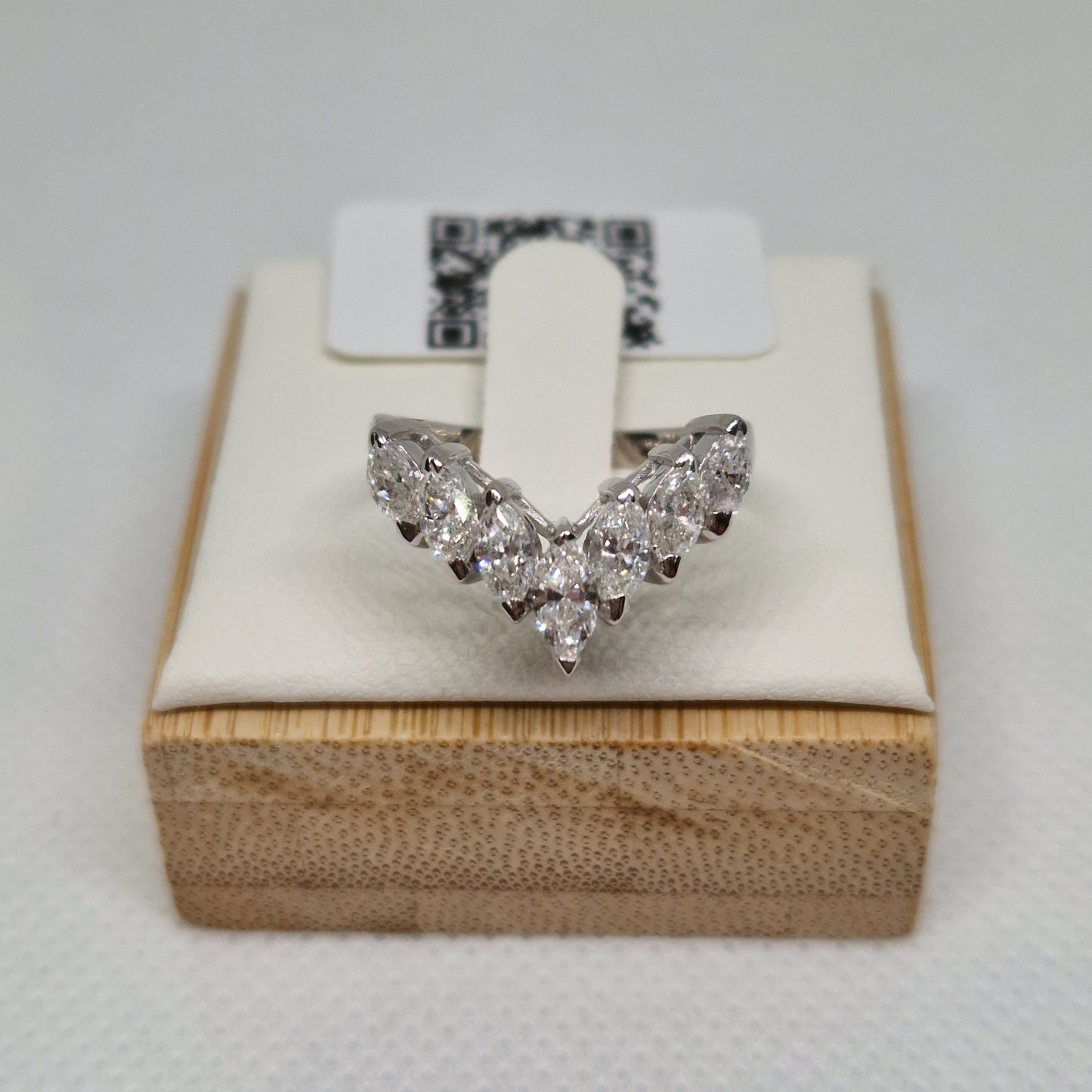 Pt900 1.00ct Marquise Cut V-Ring
