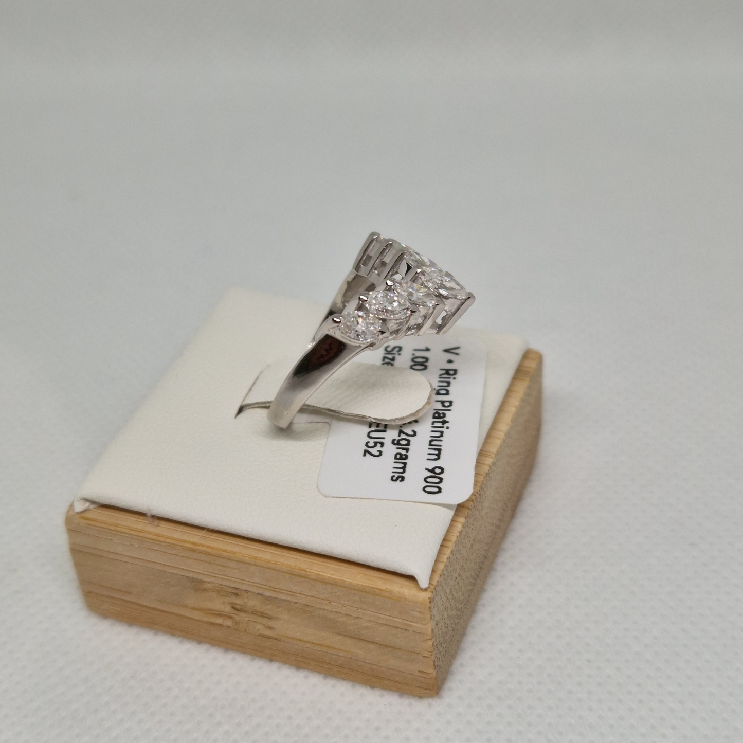 Pt900 1.00ct Marquise Cut V-Ring