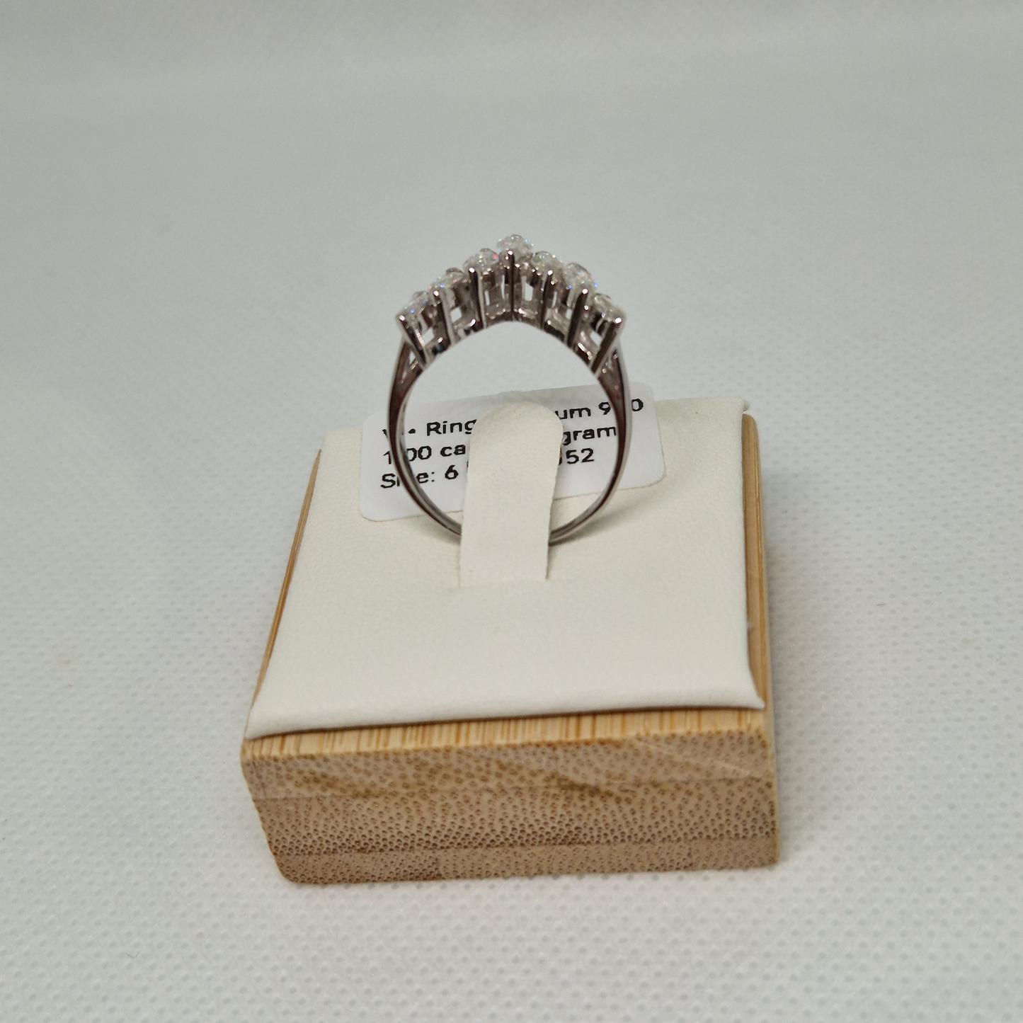 Pt900 1.00ct Marquise Cut V-Ring