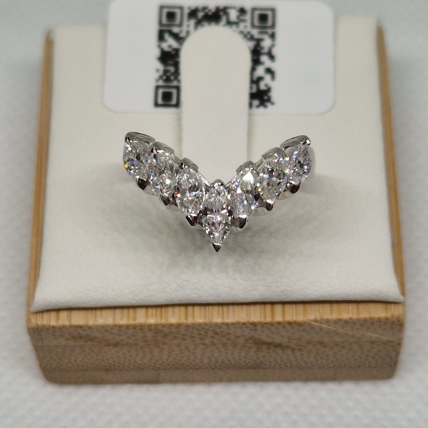 Pt900 1.00ct Marquise Cut V-Ring