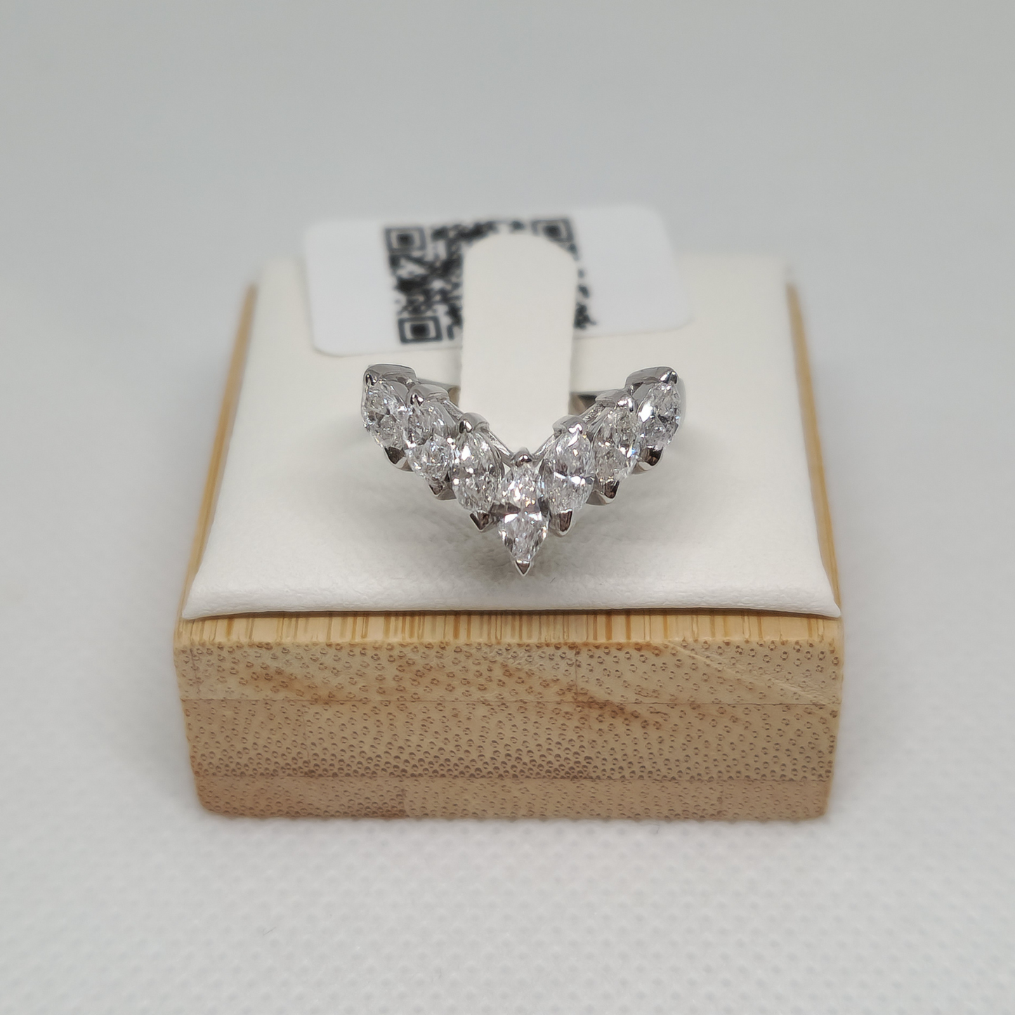 Pt900 1.00ct Marquise Cut V-Ring