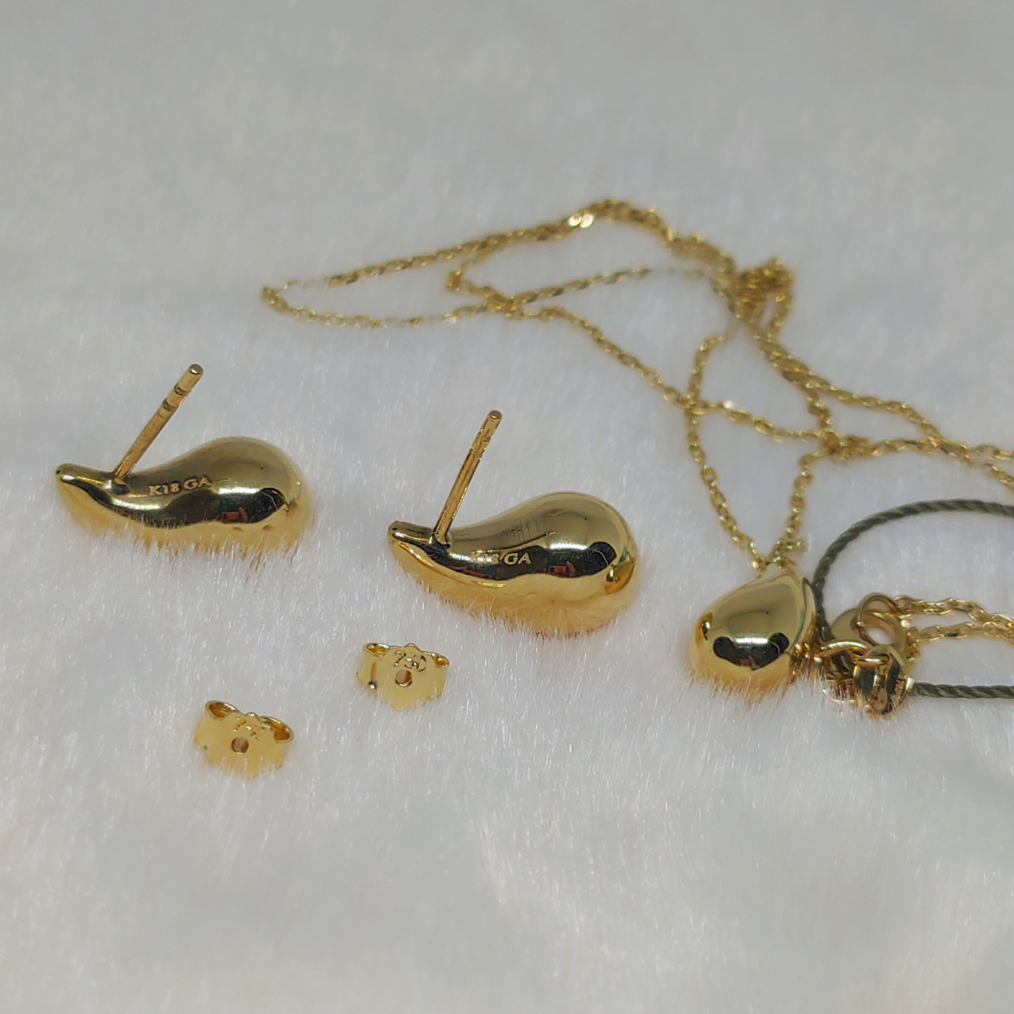 18K | 750 Teardrop Set