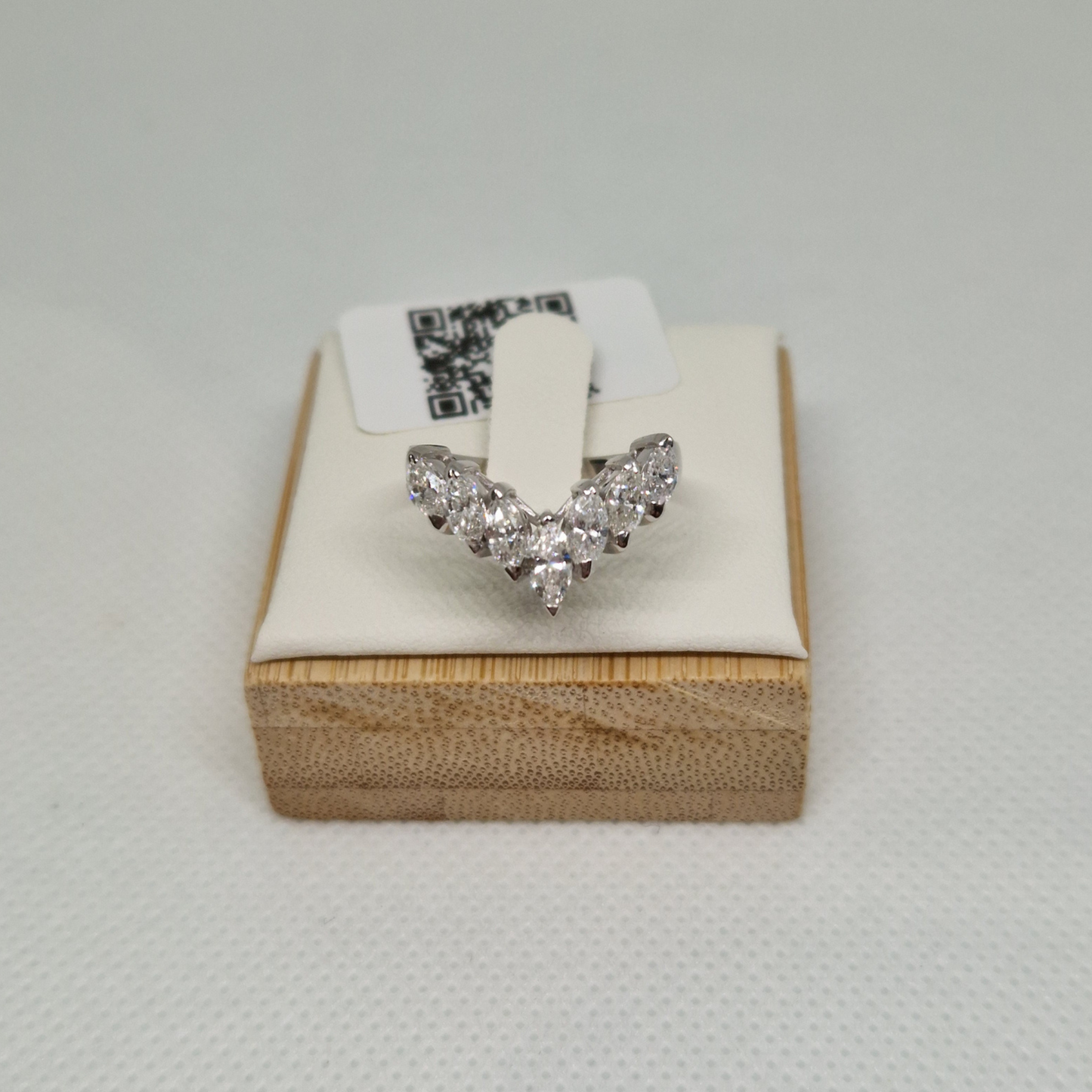 Pt900 1.00ct Marquise Cut V-Ring