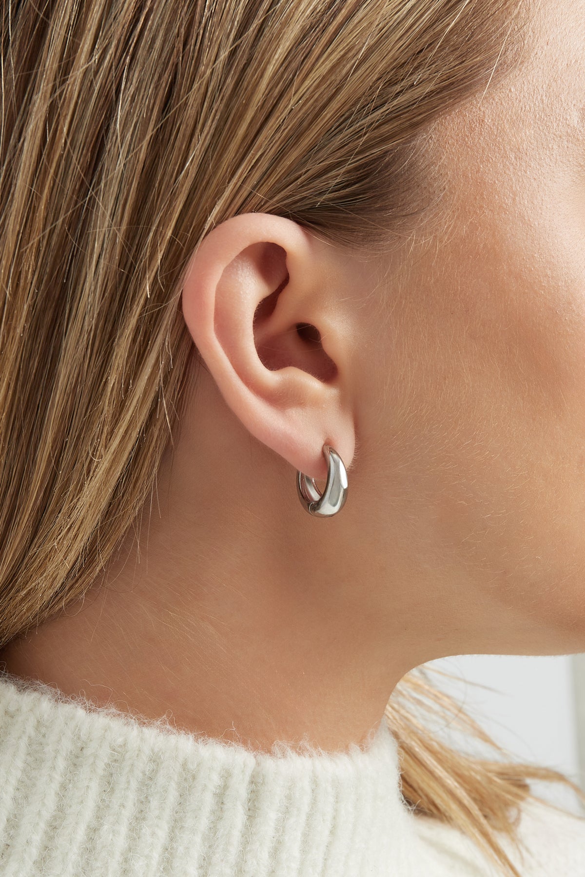Stylish Basic Hoop Earrings in Silver & Gold