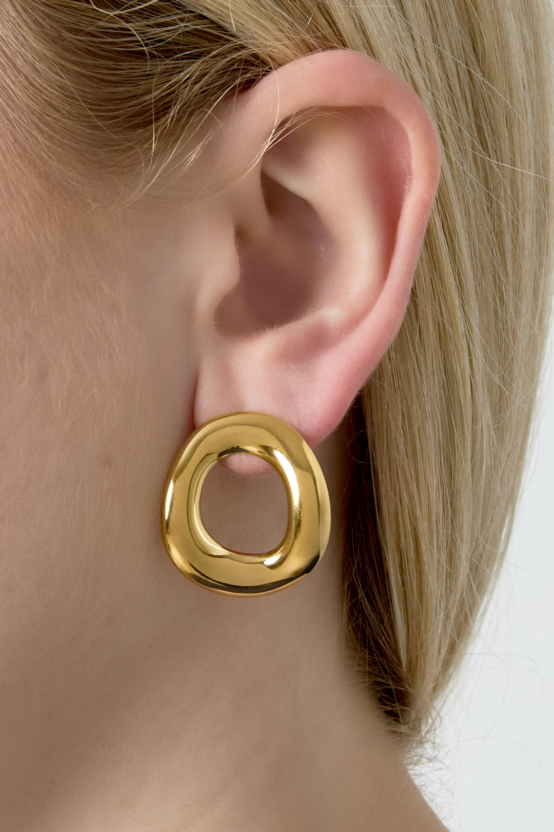 Stylish Circle Stud Earrings for Everyday Wear