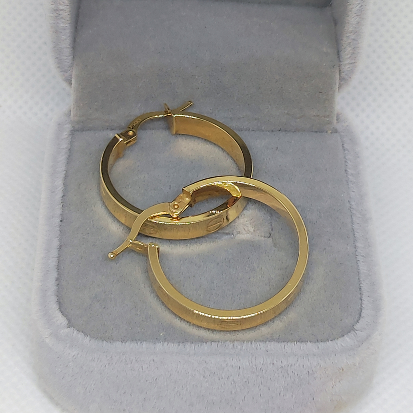 18K 750 Gold Hoop Earrings