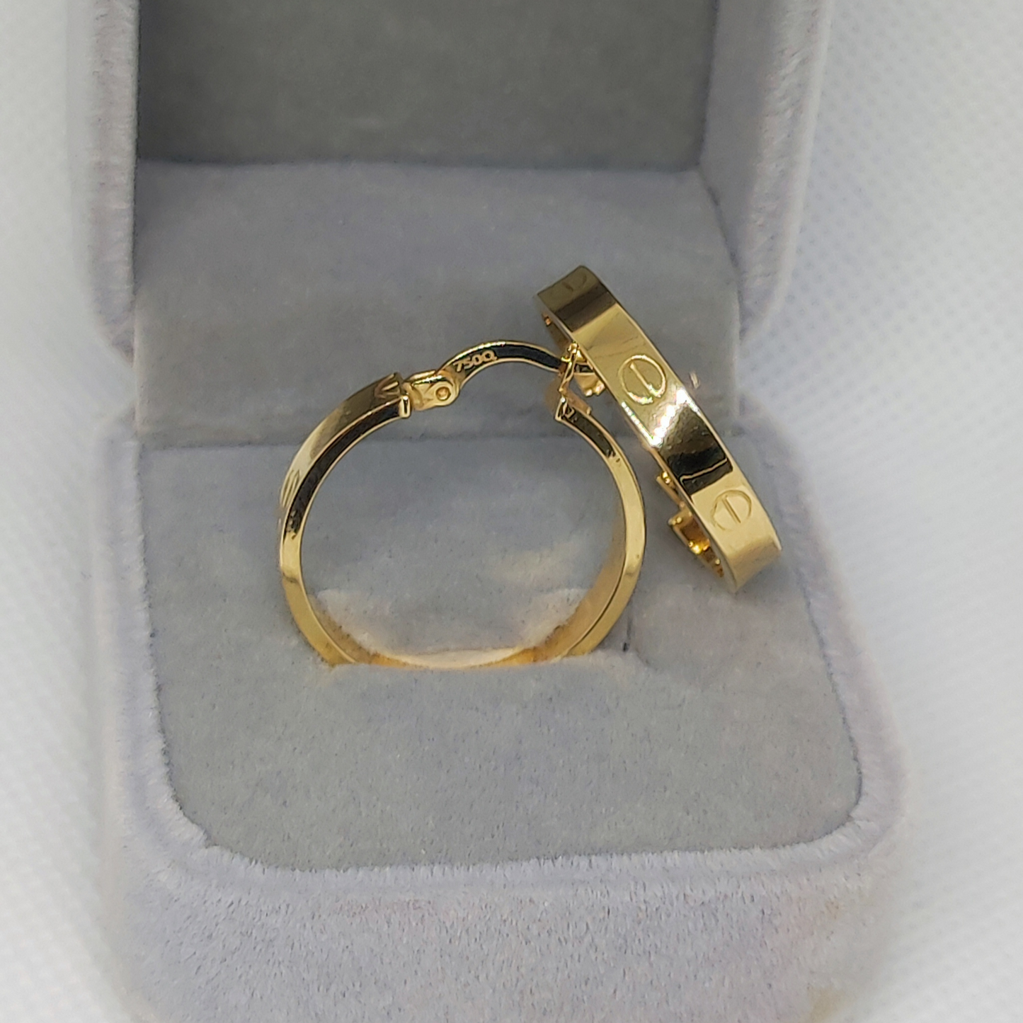 18K 750 Gold Hoop Earrings