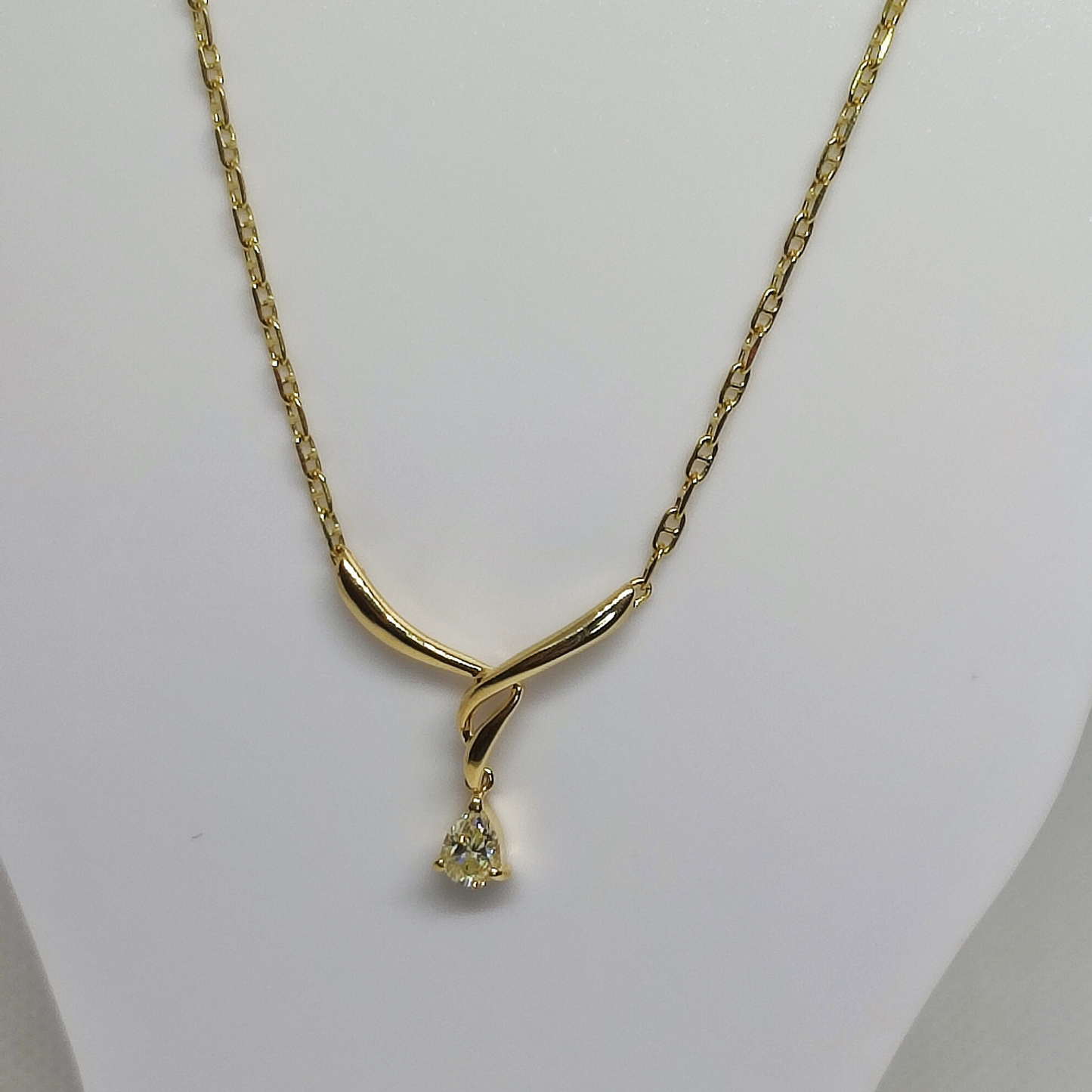 TASAKI 18K Gold Diamond Necklace