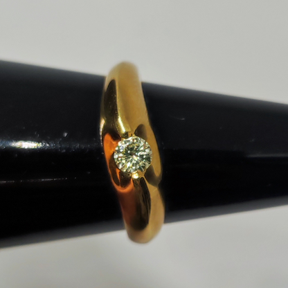 Round Cut Diamond Ring
