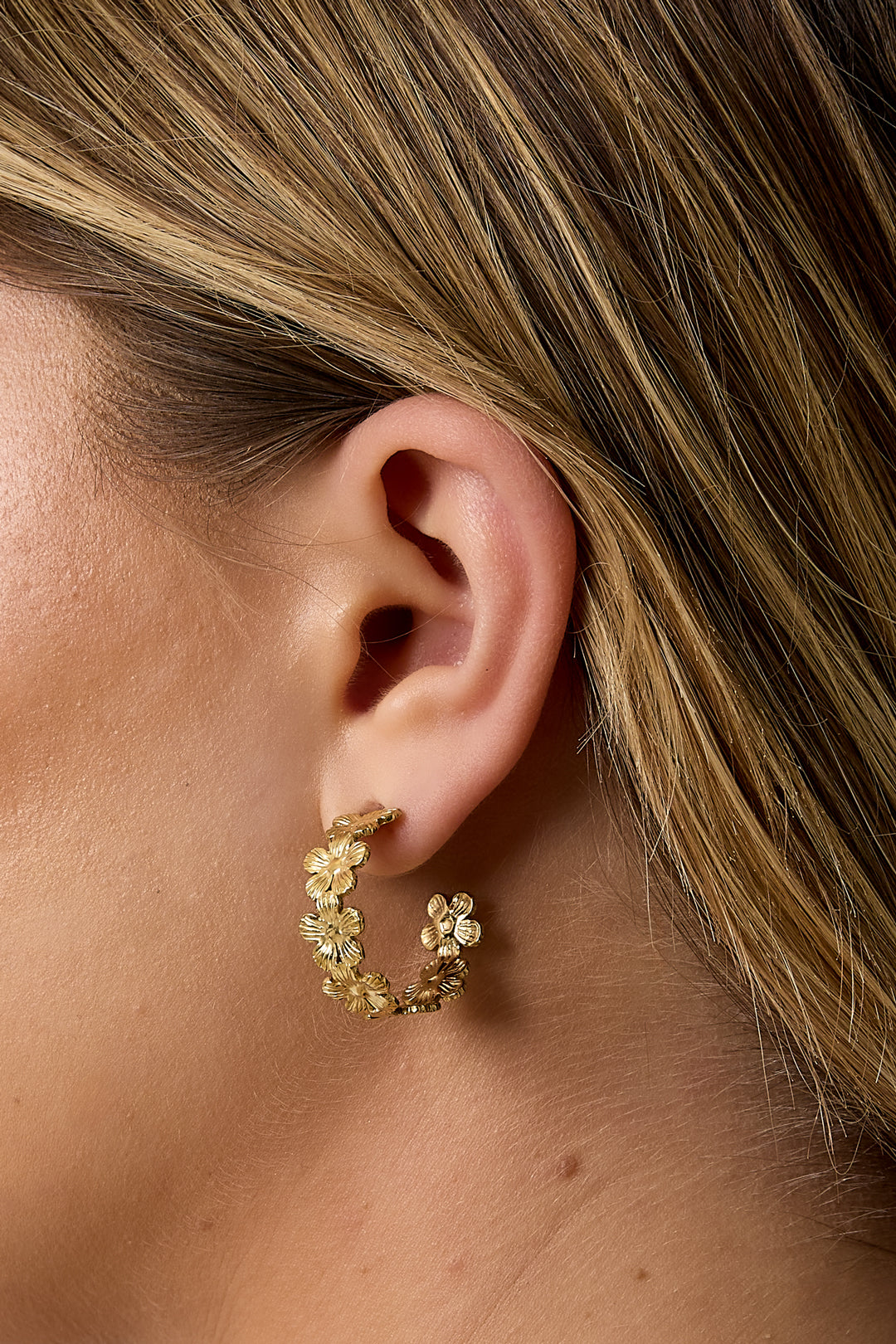 Elegant Flower Hoop Earrings for All Occasions