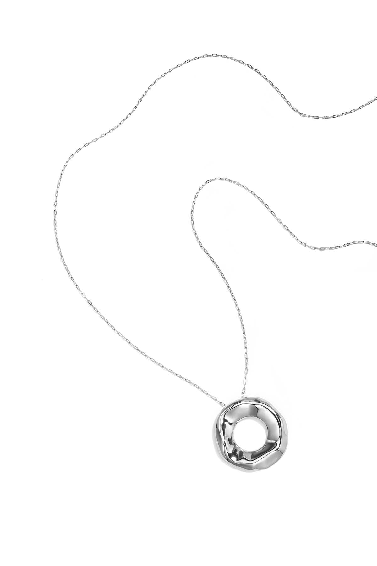 Elegant Long Necklace in Silver and Gold for All Occasions