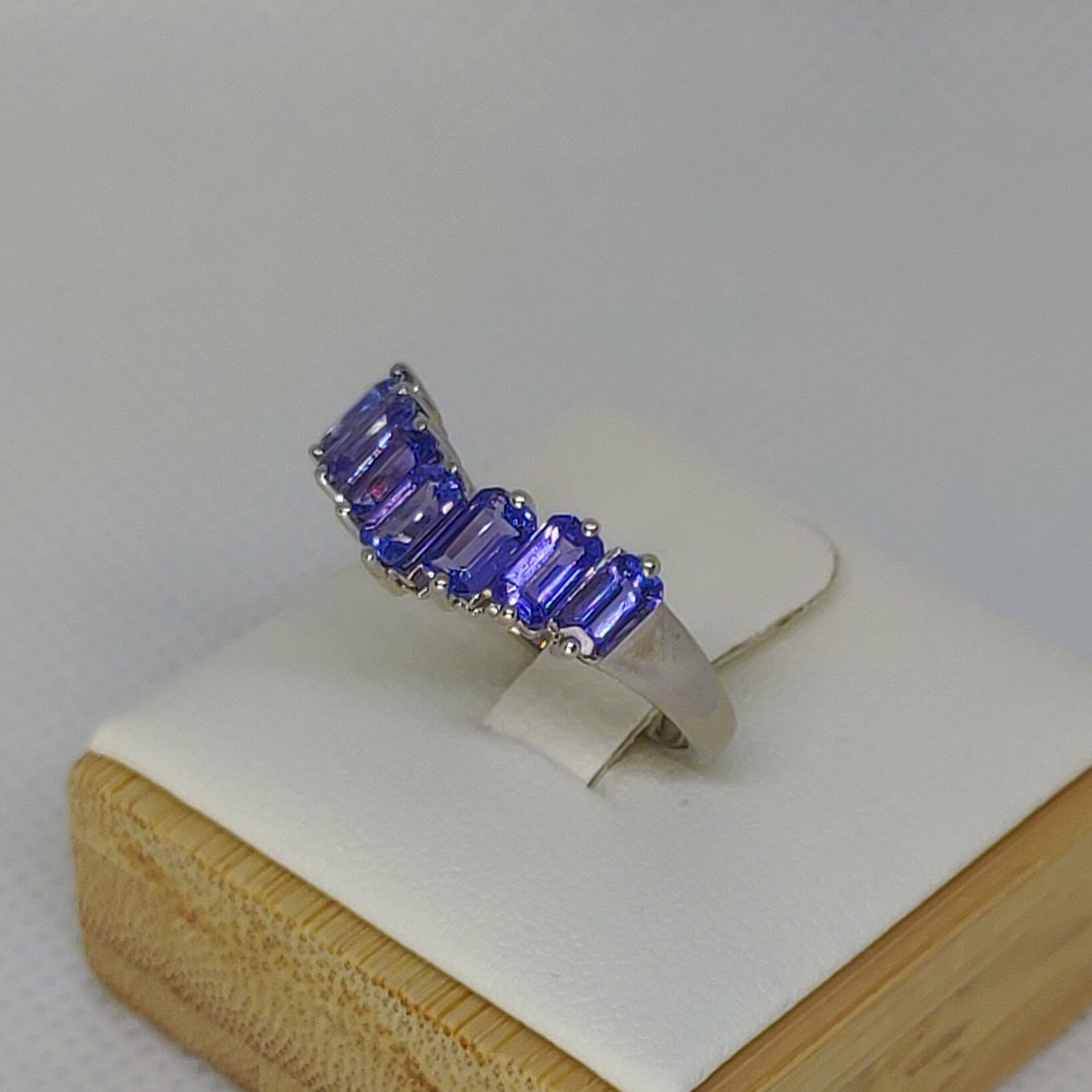1.9ct Tanzanite V-Ring