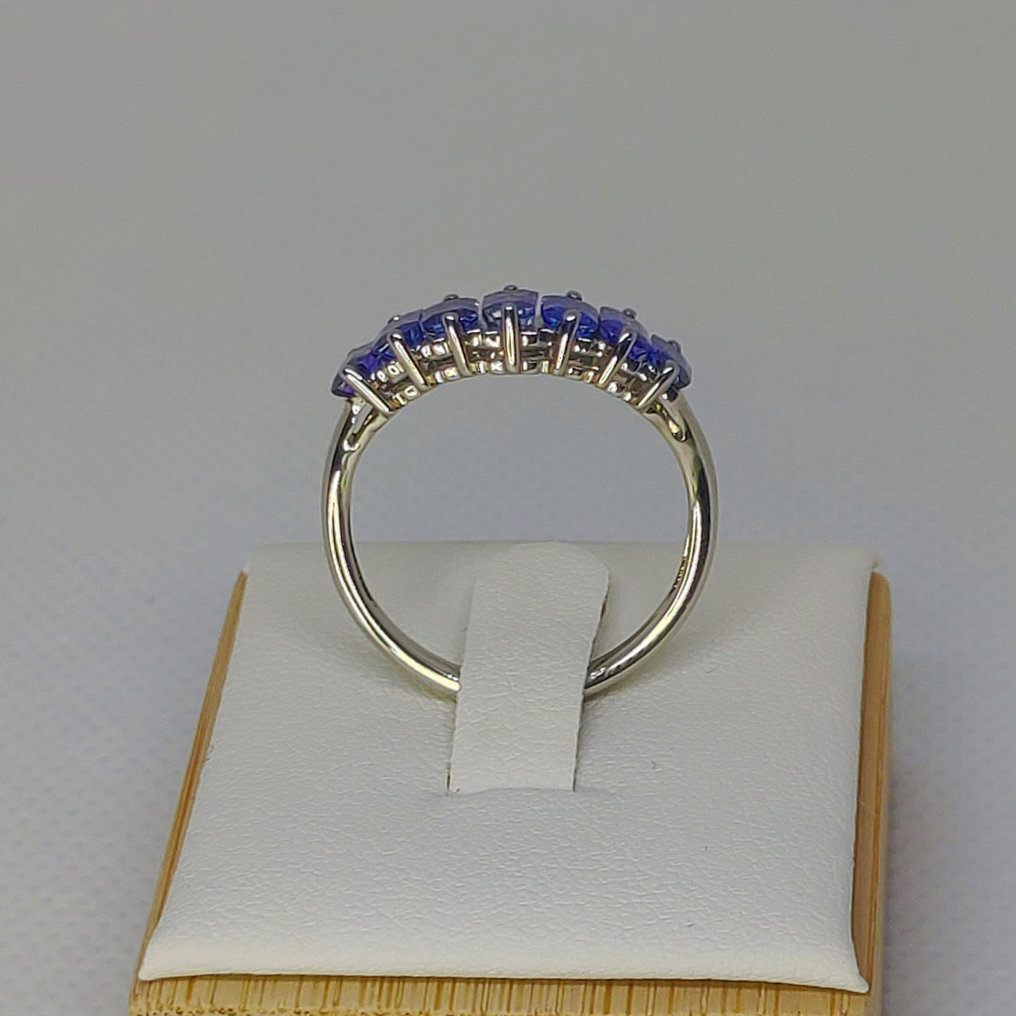 1.9ct Tanzanite V-Ring