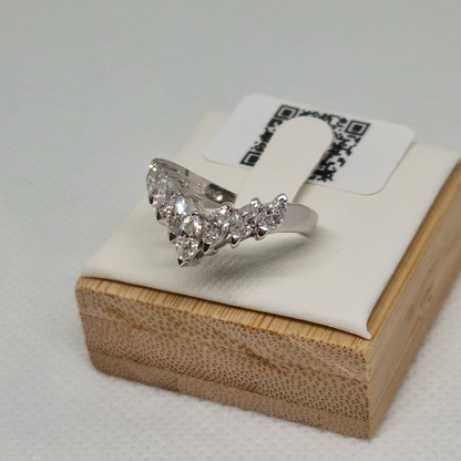 Pt900 1.00ct Marquise Cut V-Ring