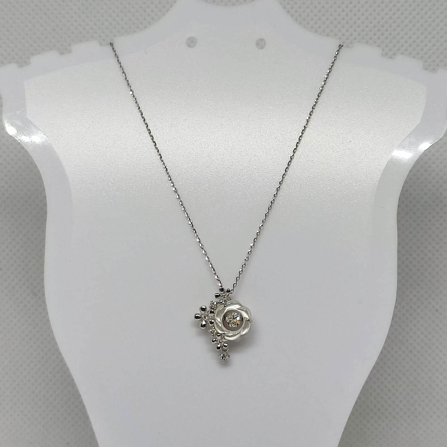 K18 Japan White Gold Necklace with Natural Shell and Diamond Accents